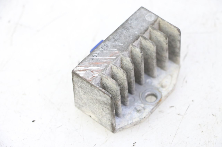 photo de LAADREGELAAR HONDA CBF 125 (2009 - 2015) - Andere kijkhoek