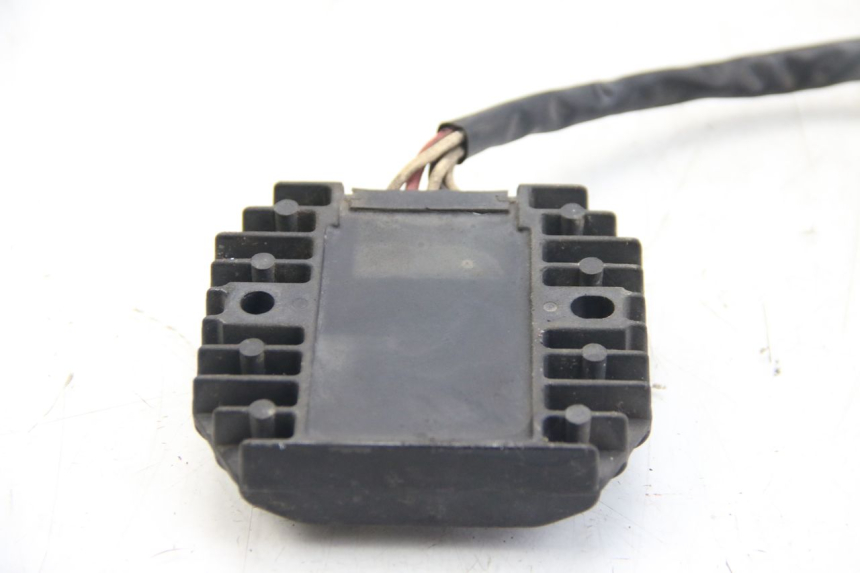 photo de LAADREGELAAR YAMAHA FZS FAZER 600 (2001 - 2003) - Detail van het onderdeel