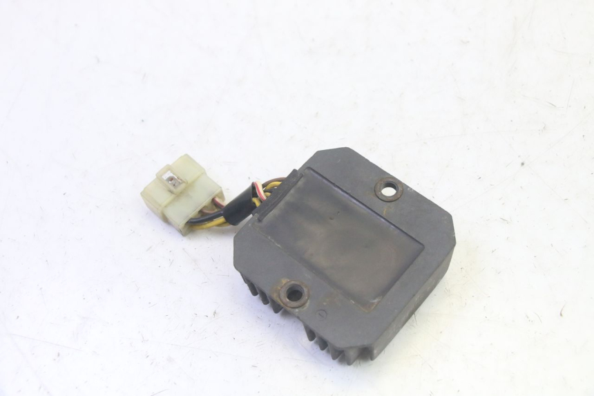 photo de LAADREGELAAR KAWASAKI GPX R WARBIRD 600 (1988 - 1993) - Andere kijkhoek