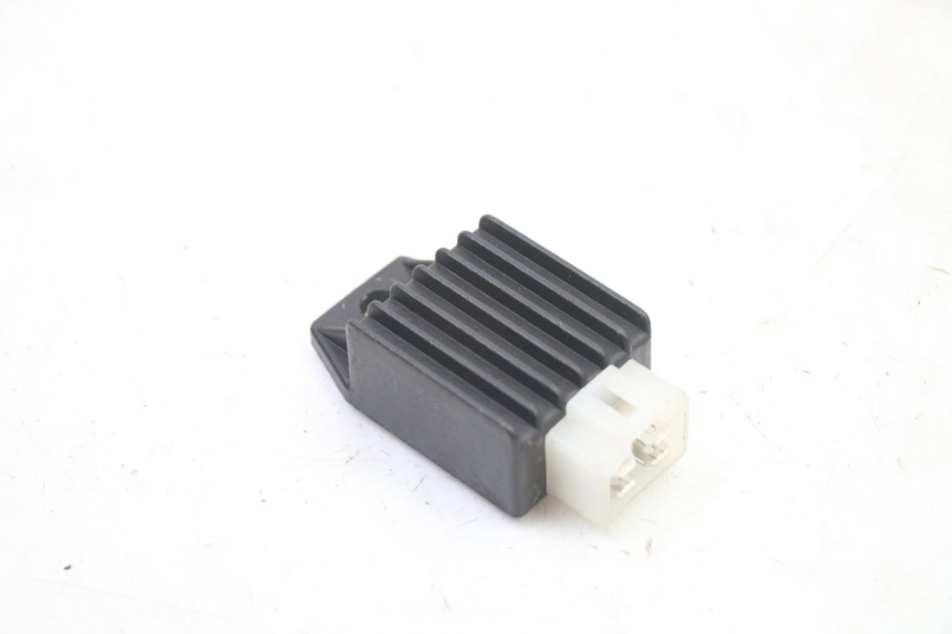 photo de LAADREGELAAR PEUGEOT KISBEE 2T 50 (2010 - 2017) - Hoofdaanzicht