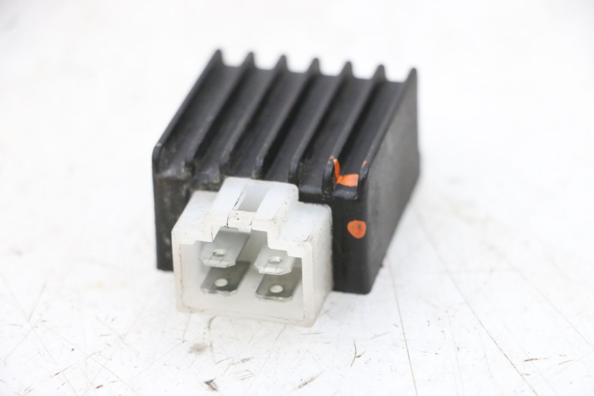 photo de LAADREGELAAR PEUGEOT KISBEE 2T 50 (2010 - 2017) - Zoom op gebruiksstaat