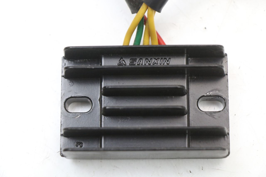 photo de LAADREGELAAR PEUGEOT KISBEE 4T 50 (2018 - 2022) - Detail van het onderdeel