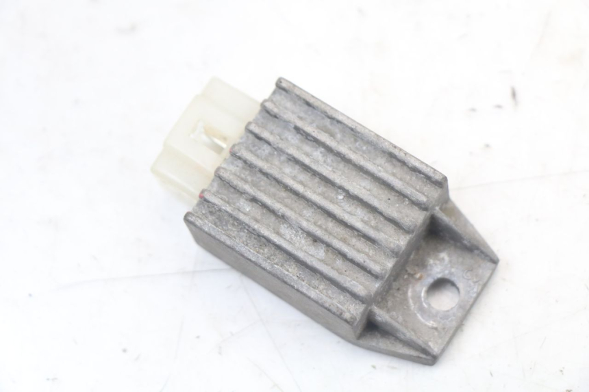 photo de LAADREGELAAR SYM MIO 50 (2011 - 2017) - Detail van het onderdeel