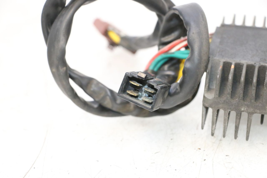 photo de LAADREGELAAR PIAGGIO MP3 RL 250 (2006 - 2010) - Technische close-up
