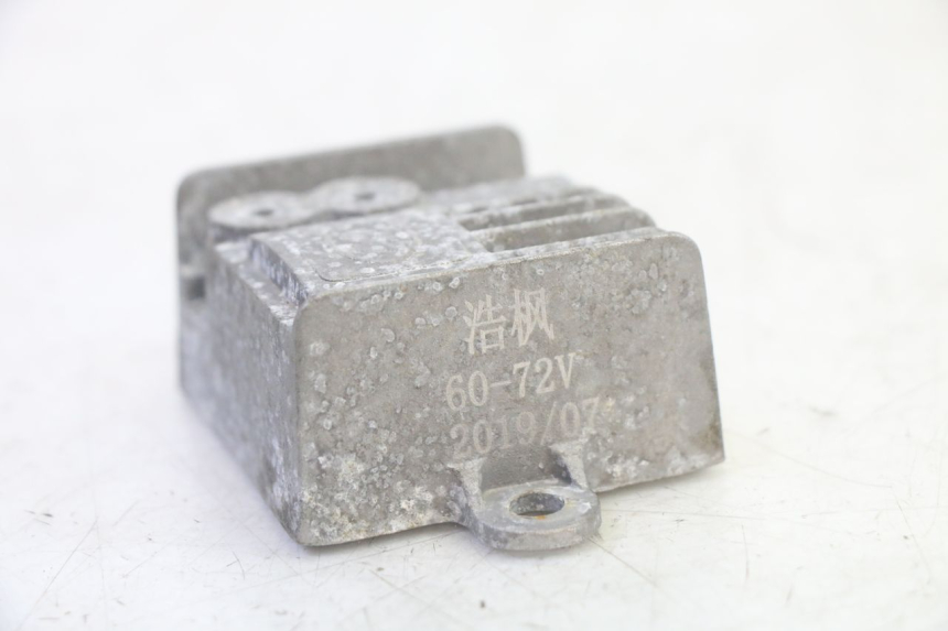 photo de LAADREGELAAR EFUN PUSA 1 - Andere kijkhoek