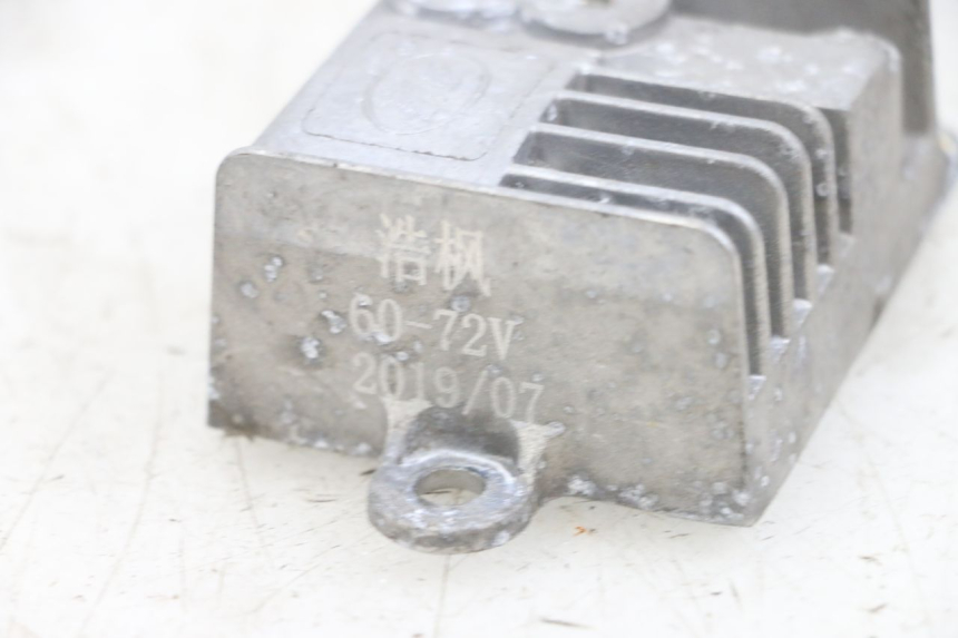 photo de LAADREGELAAR EFUN PUSA 1 - Andere kijkhoek