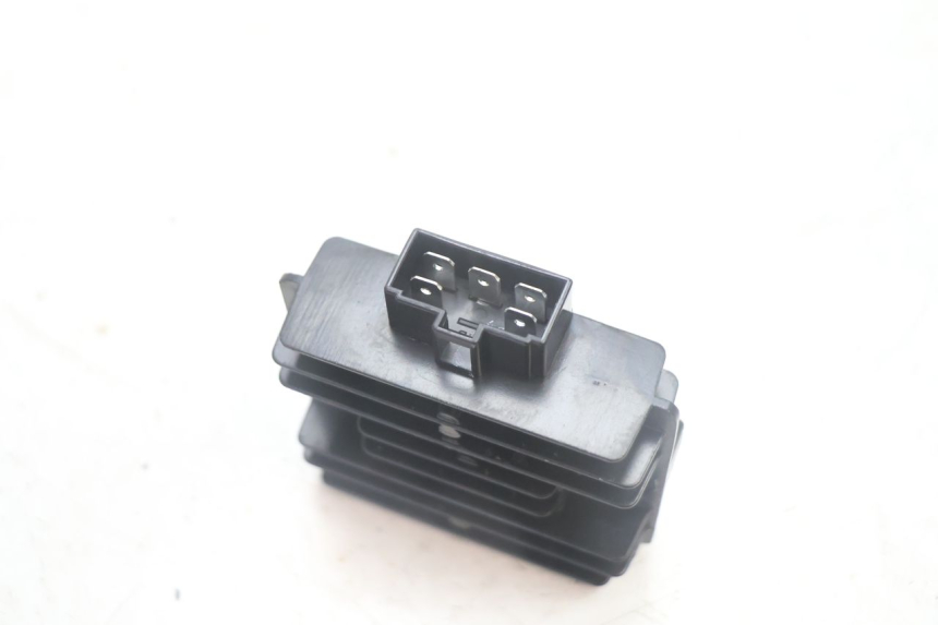 photo de LAADREGELAAR JM MOTORS R-MAX TECH 50 (2024 - 2026) - Technische close-up