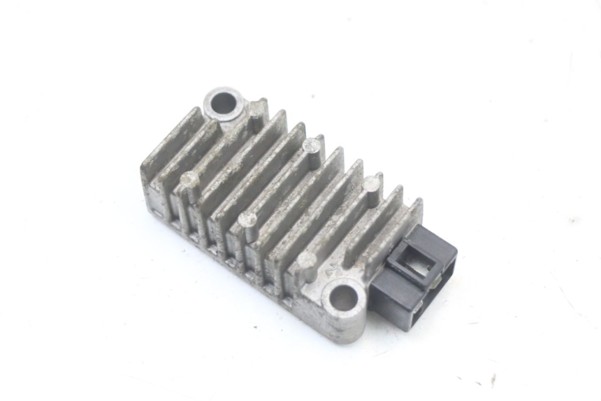 photo de LAADREGELAAR YAMAHA TDR DELTABOX 125 (1997 - 2003) - Detail van het onderdeel