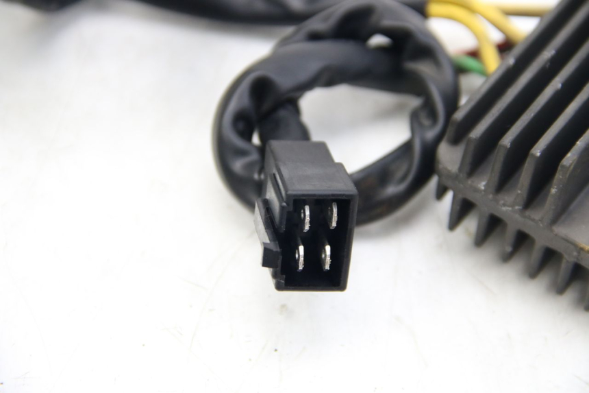 photo de LAADREGELAAR PIAGGIO VESPA GTS SUPER IE 125 (2009 - 2016) - Andere kijkhoek