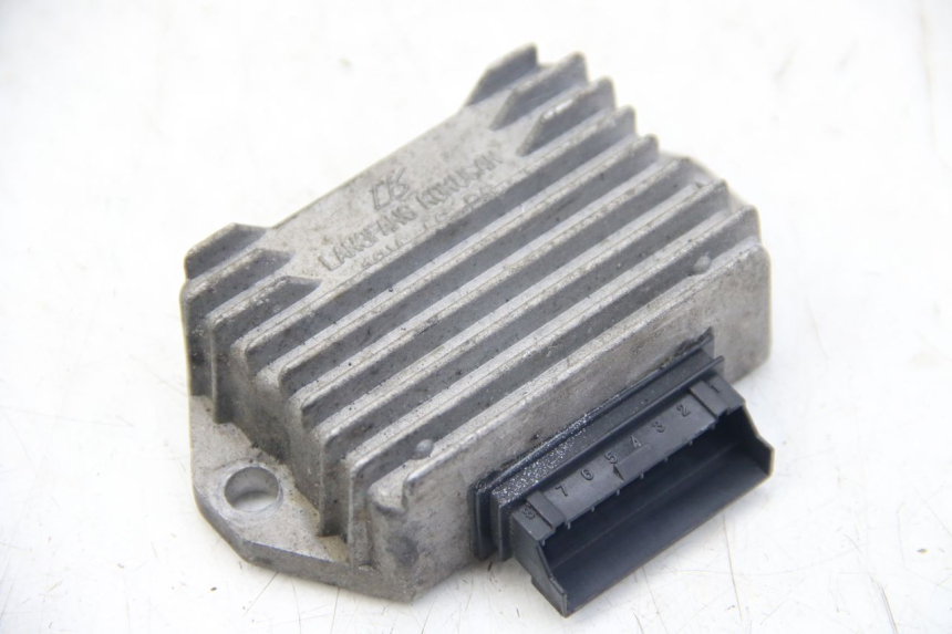 photo de LAADREGELAAR PIAGGIO VESPA SPRINT 2T 50 (2014 - 2018) - Andere kijkhoek