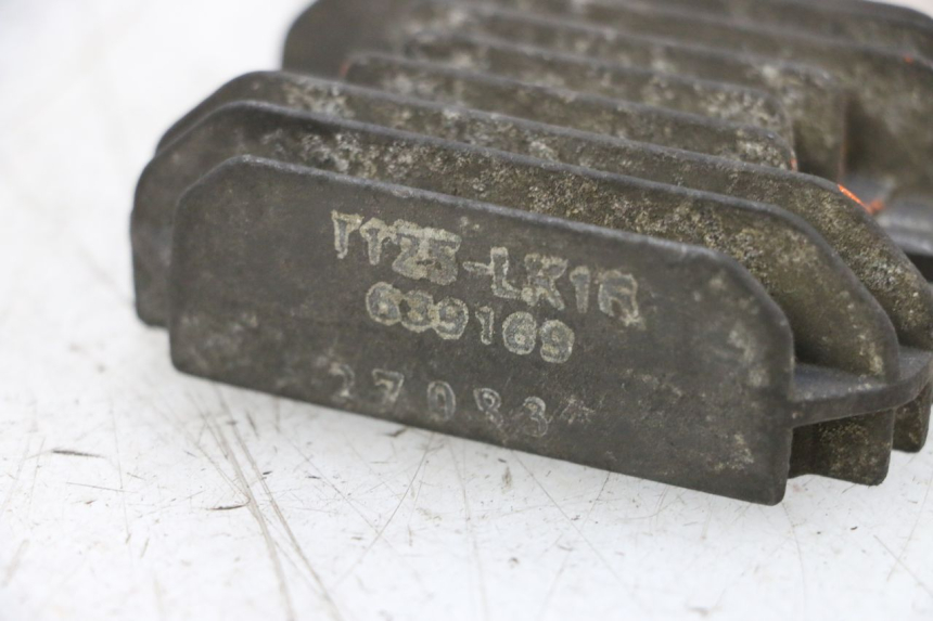 photo de LAADREGELAAR PIAGGIO X8 125 (2004 - 2007) - Andere kijkhoek