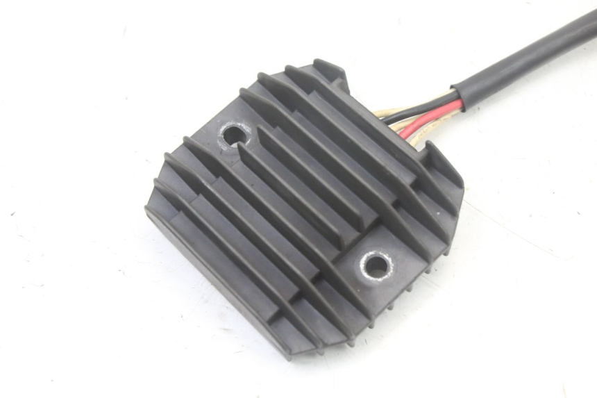 photo de LAADREGELAAR YAMAHA FZS FAZER 600 (2001 - 2003) - Detail van het onderdeel