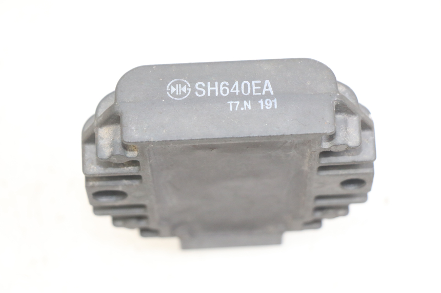 photo de LAADREGELAAR YAMAHA YP MAJESTY 125 (1998 - 2001) - Detail van het onderdeel