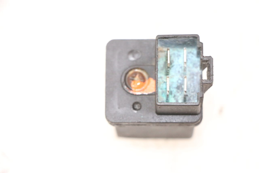 photo de STARTERRELAIS PEUGEOT KISBEE 2T 50 (2010 - 2017) - Zoom op gebruiksstaat