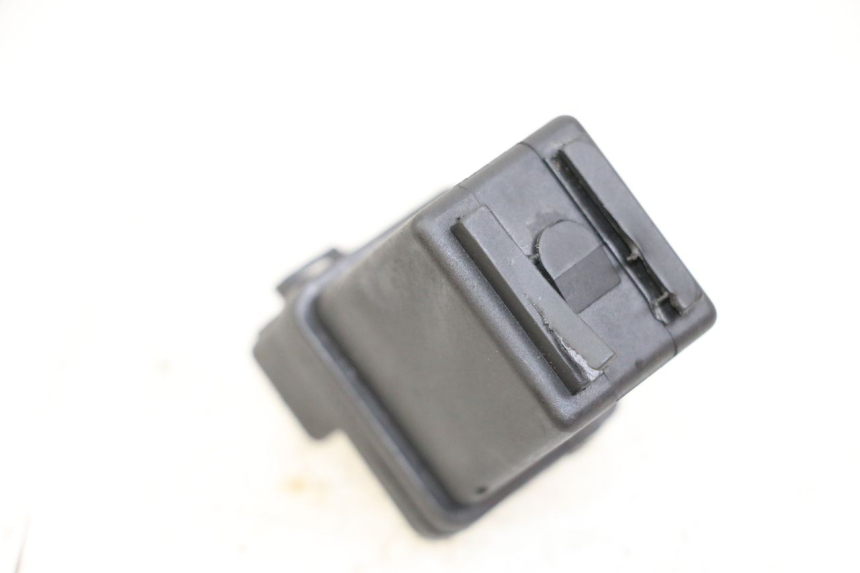 photo de STARTERRELAIS PEUGEOT KISBEE 4T 50 (2018 - 2022) - Zoom op gebruiksstaat