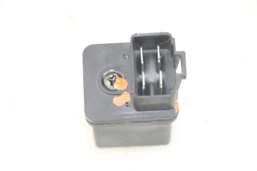 photo de STARTERRELAIS PEUGEOT KISBEE 4T 50 (2018 - 2022) - Zoom op gebruiksstaat