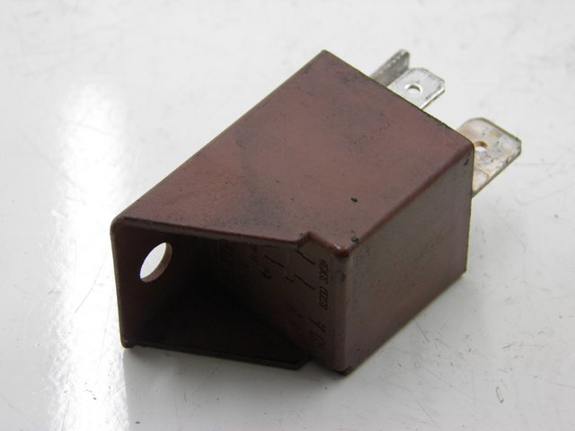 photo de STARTERRELAIS PIAGGIO BEVERLY 125 (2005 - 2007) - Detail van het onderdeel