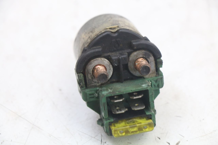 photo de STARTERRELAIS SUZUKI GS F 500 (2004 - 2007) - Detail van het onderdeel