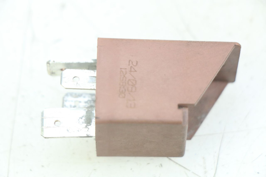 photo de STARTERRELAIS PIAGGIO VESPA PRIMAVERA 2T 50 (2013 - 2018) - Andere kijkhoek