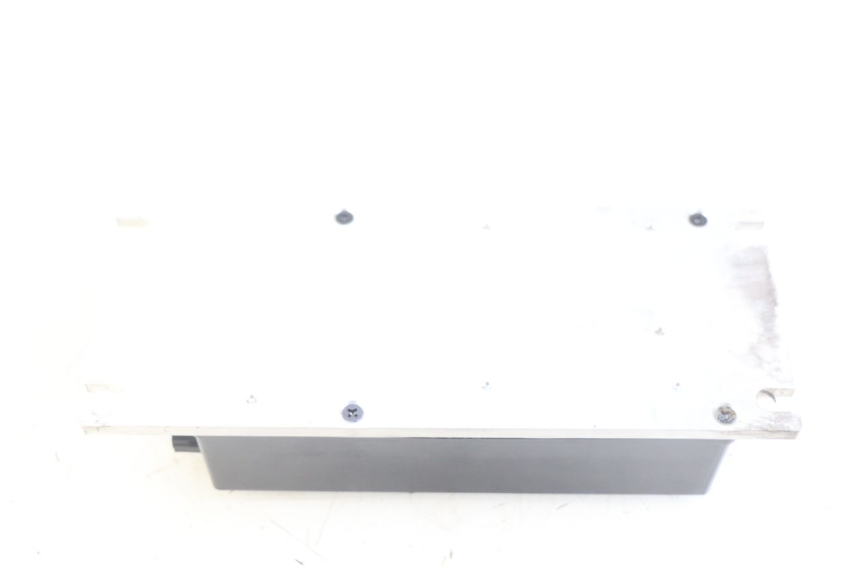 photo de ELEKTRISCH RELAIS ECCITY ARTELEC 670 1 (2013 - 2017) - Zoom op gebruiksstaat