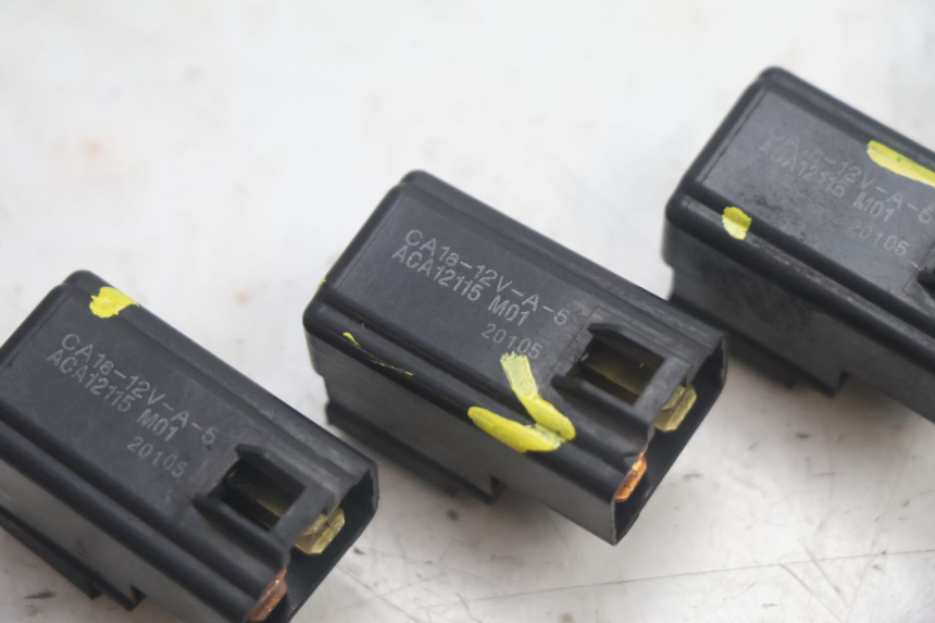 photo de ELEKTRISCH RELAIS SUZUKI BURGMAN EXECUTIVE ABS 650 (2006 - 2012) - Detail van het onderdeel