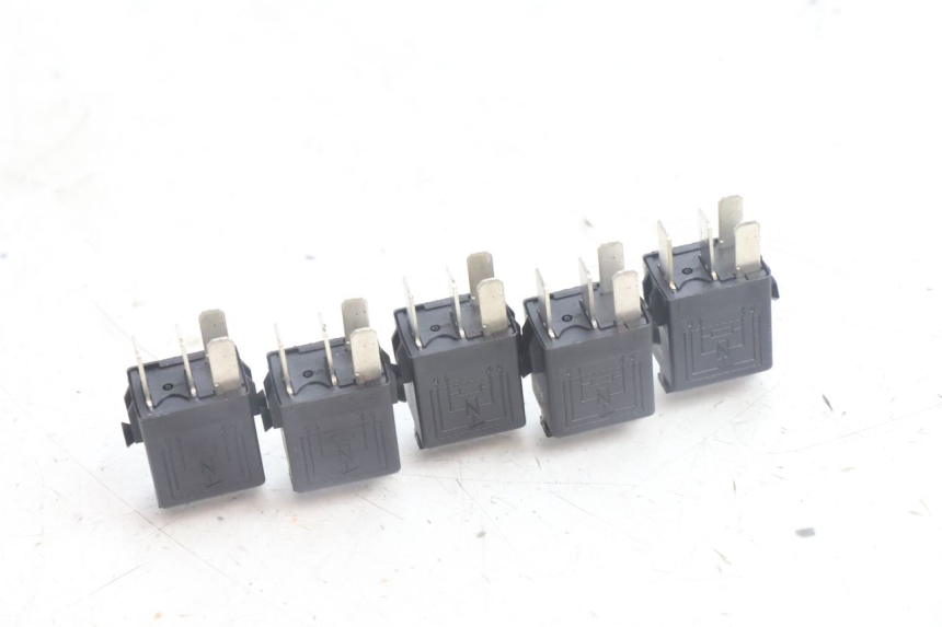 photo de ELEKTRISCH RELAIS BMW C1 125 (2000 - 2003) - Detail van het onderdeel