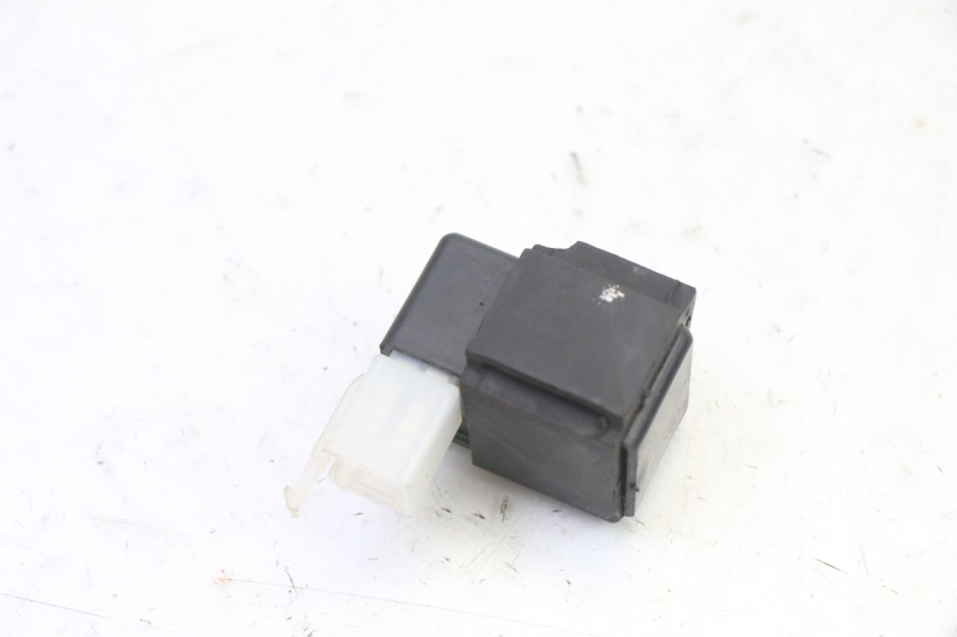 photo de ELEKTRISCH RELAIS HONDA CBR RR FIREBLADE 900 (1992 - 1994) - Detail van het onderdeel