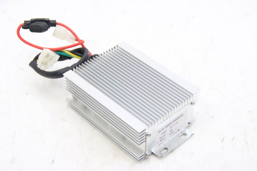 photo de ELEKTRISCH RELAIS EFUN E2GO 1 (2017 - 2021) - Detail van het onderdeel