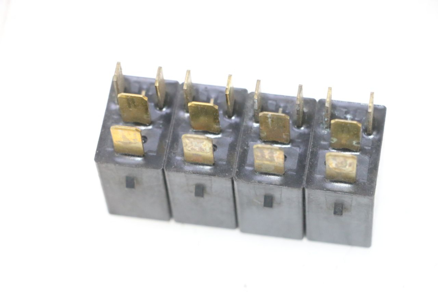 photo de ELEKTRISCH RELAIS HONDA FES PANTHEON 125 (2003 - 2007) - Detail van het onderdeel