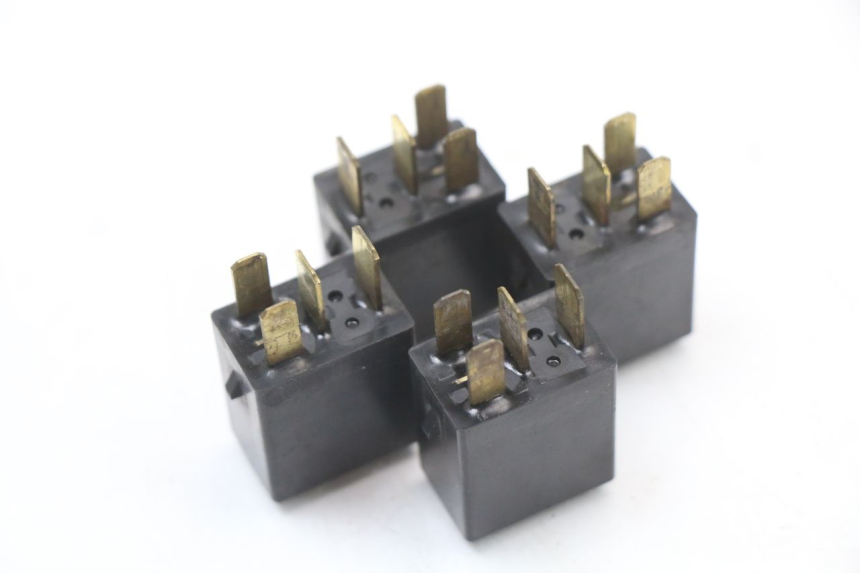 photo de ELEKTRISCH RELAIS HONDA FES S-WING SWING ABS 125 (2007 - 2015) - Zoom op gebruiksstaat