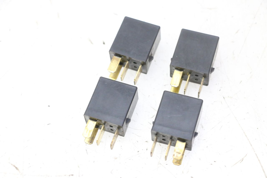 photo de ELEKTRISCH RELAIS HONDA FES S-WING SWING ABS 125 (2007 - 2015) - Hoofdaanzicht