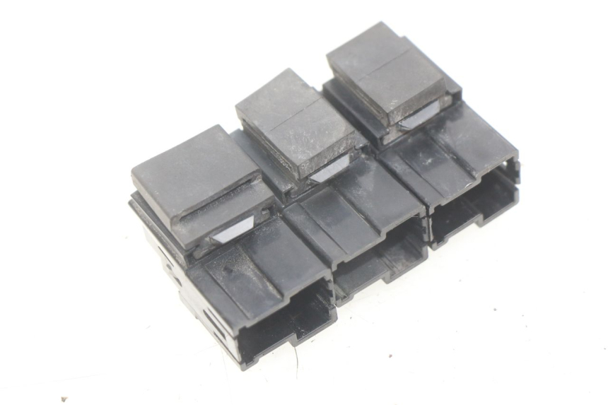 photo de ELEKTRISCH RELAIS YAMAHA FJR ABS 1300 (2016 - 2020) - Zoom op gebruiksstaat