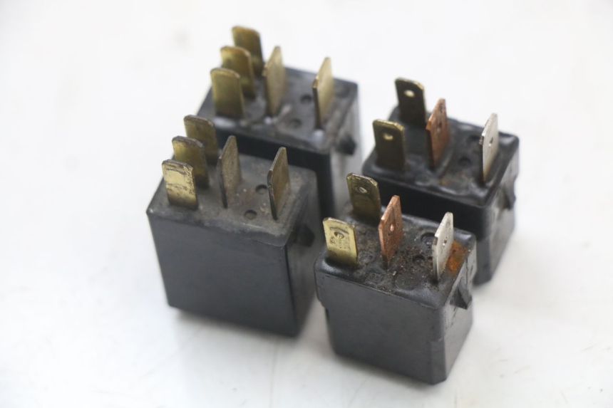 photo de ELEKTRISCH RELAIS YAMAHA FJR ABS 1300 (2006 - 2012) - Detail van het onderdeel