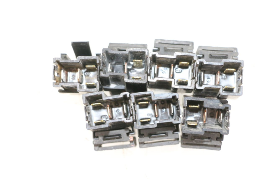 photo de ELEKTRISCH RELAIS YAMAHA FJR ABS 1300 (2006 - 2012) - Zoom op gebruiksstaat