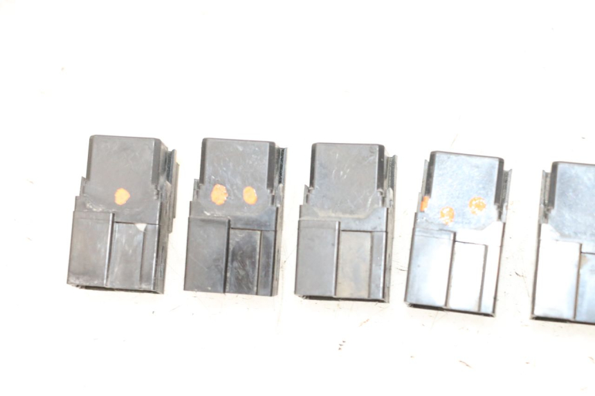 photo de ELEKTRISCH RELAIS YAMAHA FJR ABS 1300 (2006 - 2012) - Bevestigingspunten