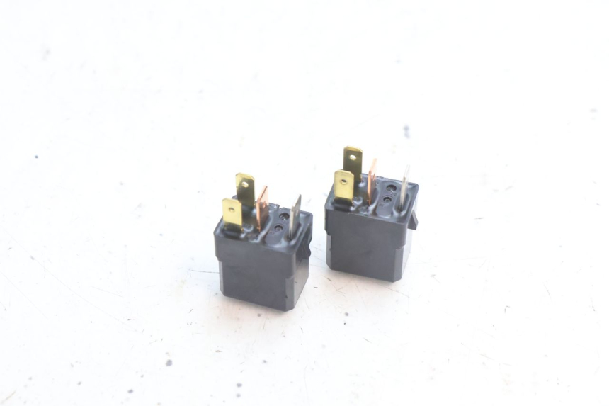 photo de ELEKTRISCH RELAIS YAMAHA FZ8 800 (2010 - 2016) - Detail van het onderdeel