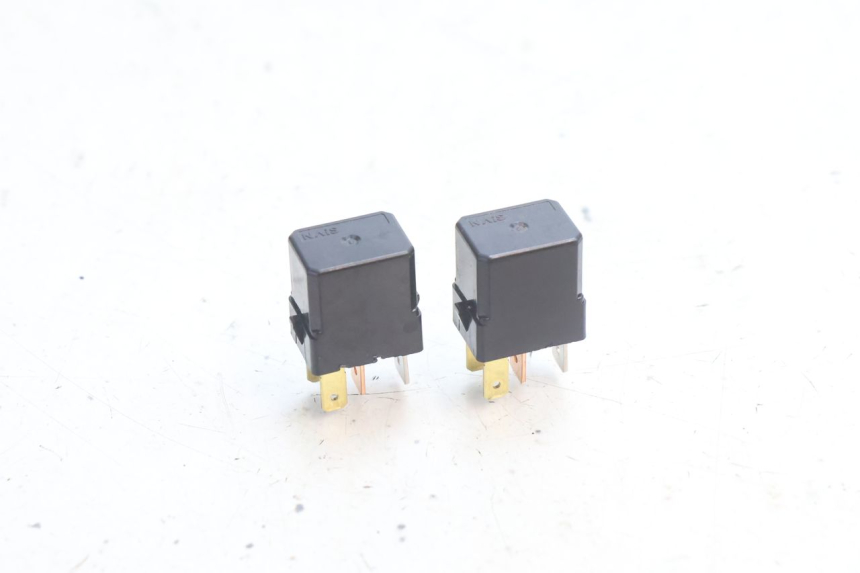 photo de ELEKTRISCH RELAIS YAMAHA FZ8 800 (2010 - 2016) - Andere kijkhoek