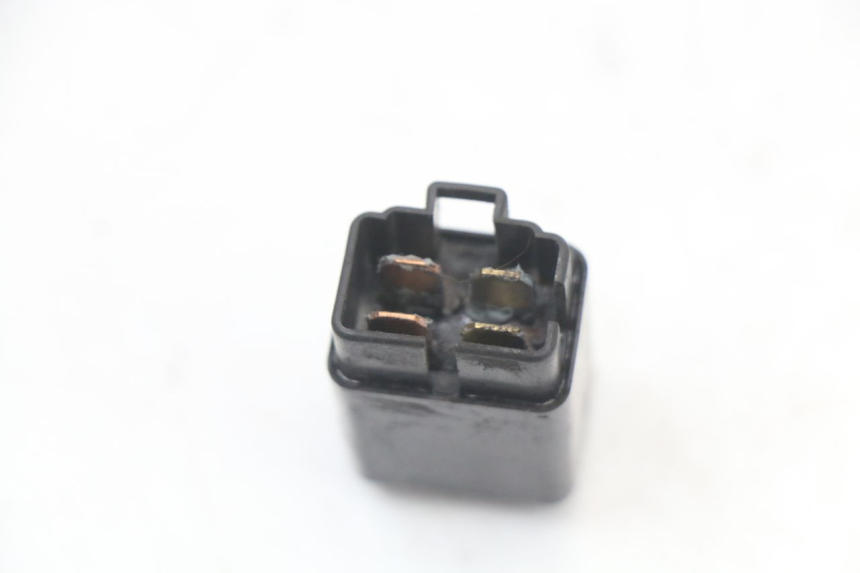 photo de ELEKTRISCH RELAIS SUZUKI GN 125 (1997 - 2000) - Zoom op gebruiksstaat