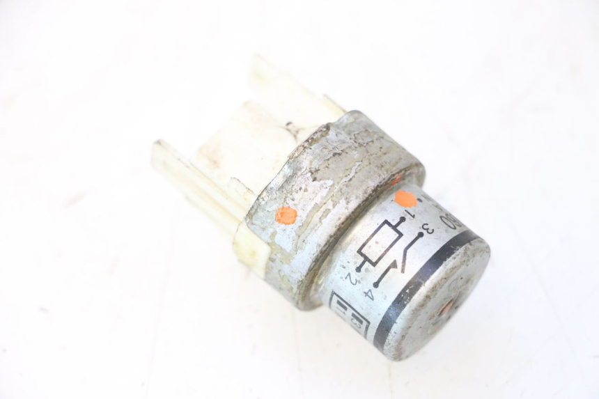 photo de ELEKTRISCH RELAIS KAWASAKI GPX F ZX750F 750 (1986 - 1990) - Detail van het onderdeel