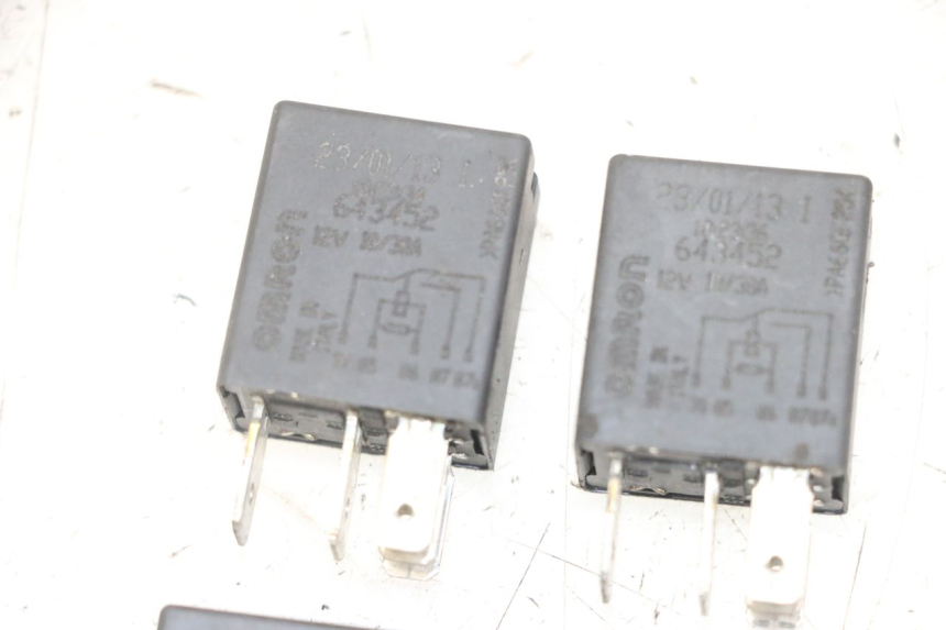 photo de ELEKTRISCH RELAIS PIAGGIO IE MP3 YOURBAN 300 (2011 - 2016) - Andere kijkhoek