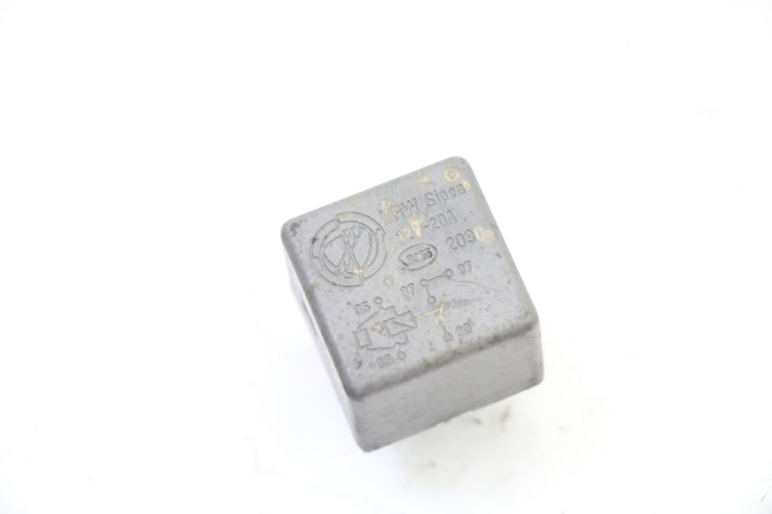 photo de ELEKTRISCH RELAIS BMW K 75 RT 750 (1989 - 1997) - Zoom op gebruiksstaat