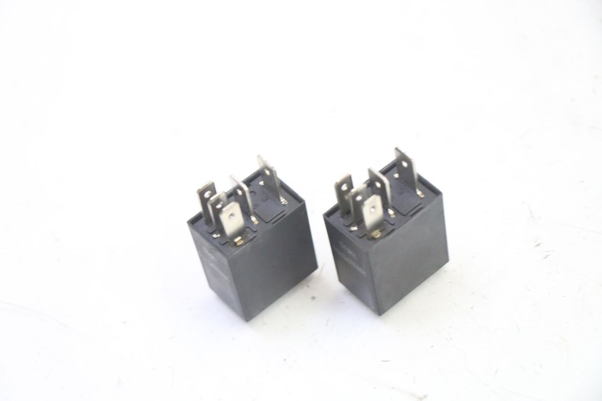 photo de ELEKTRISCH RELAIS PEUGEOT KISBEE 4T 50 (2018 - 2022) - Zoom op gebruiksstaat