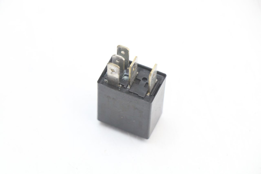 photo de ELEKTRISCH RELAIS PIAGGIO LIBERTY 4T 50 (2018 - 2021) - Zoom op gebruiksstaat