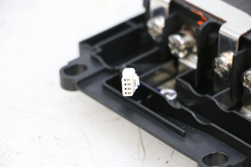 photo de ELEKTRISCH RELAIS YAMAHA NEO'S CORE 1 (2022 - 2026) - Bevestigingspunten