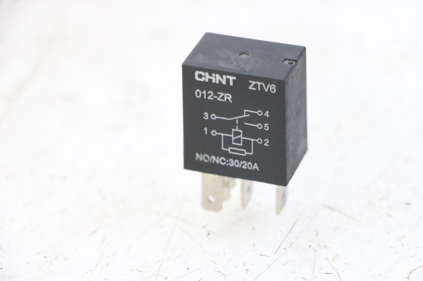 photo de ELEKTRISCH RELAIS PEUGEOT KISBEE 4T 50 (2018 - 2022) - Zoom op gebruiksstaat