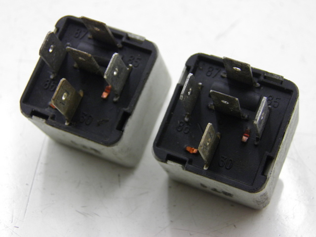 photo de ELEKTRISCH RELAIS PIAGGIO BEVERLY 125 (1998 - 2005) - Detail van het onderdeel