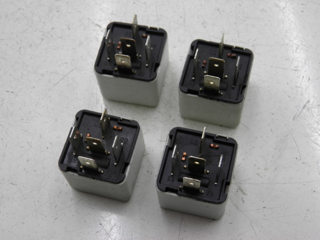 photo de ELEKTRISCH RELAIS PIAGGIO XEVO 400 (2007) - Detail van het onderdeel