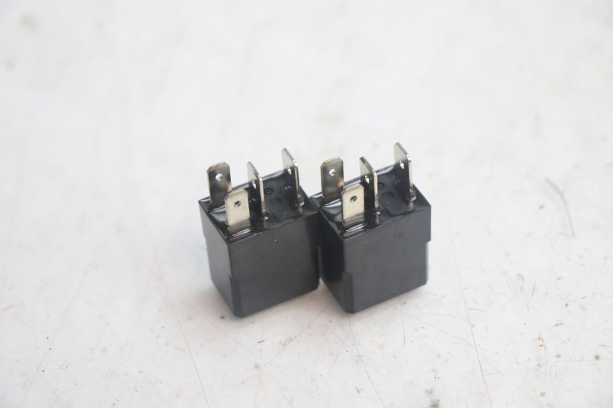 photo de ELEKTRISCH RELAIS JM MOTORS R-MAX TECH 50 (2024 - 2026) - Andere kijkhoek