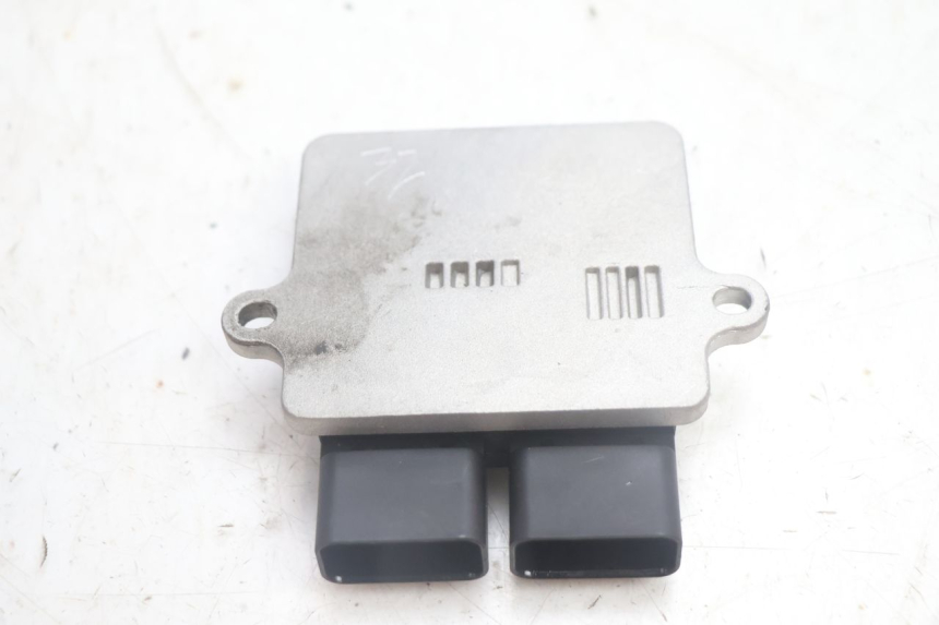 photo de ELEKTRISCH RELAIS JM MOTORS R-MAX TECH 50 (2024 - 2026) - Technische close-up