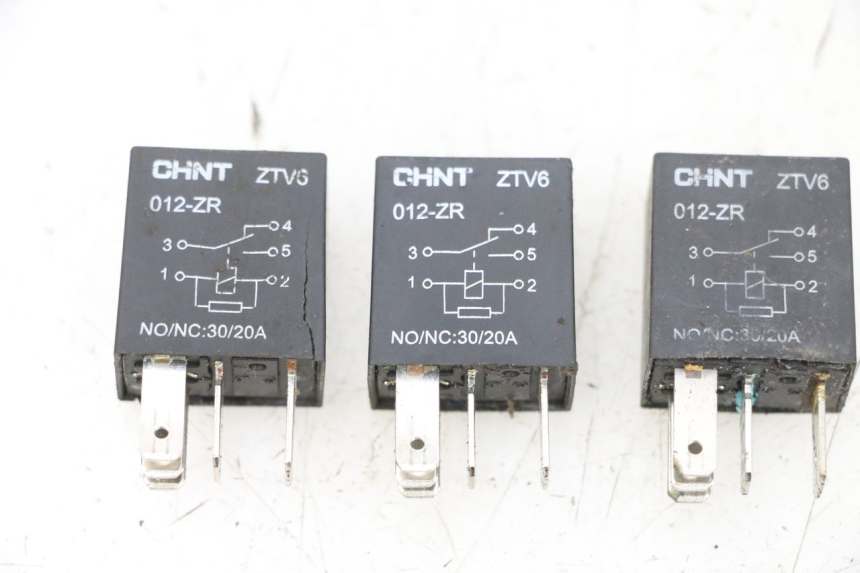 photo de ELEKTRISCH RELAIS PEUGEOT SPEEDFIGHT 4 4T EFI 50 (2021 - 2025) - Hoofdaanzicht